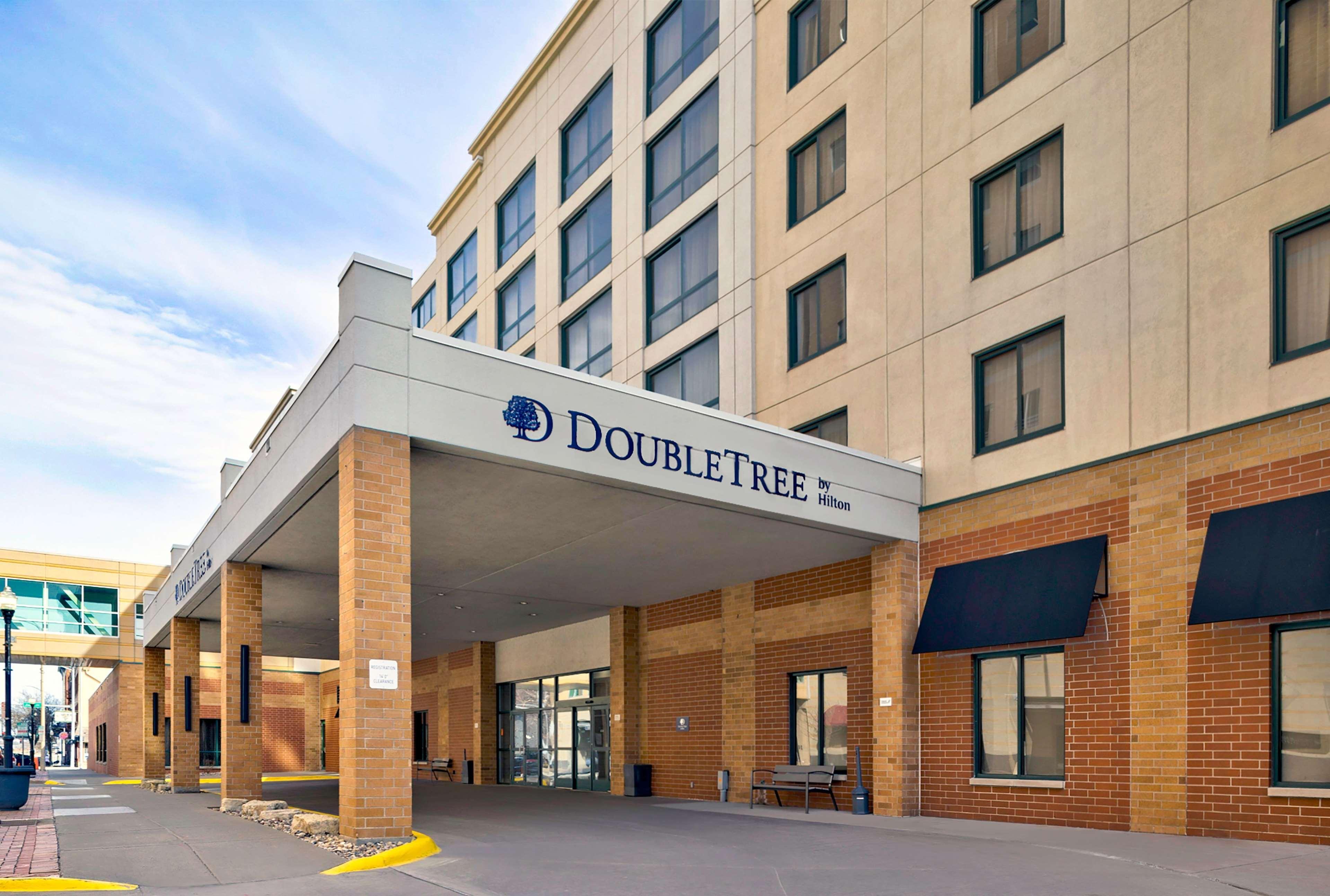 RADISSON QUAD CITY PLAZA HOTEL 3⋆ ::: IA, UNITED STATES ::: COMPARE HOTEL  RATES